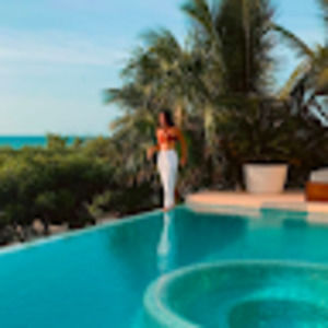 Meet your Posher, Azalea